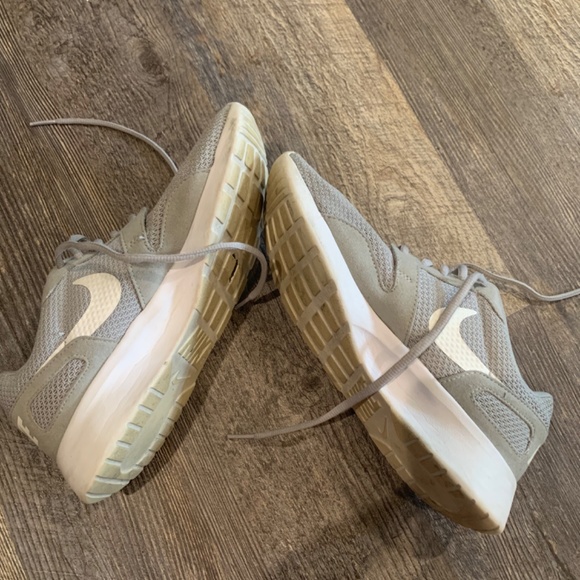 Nike Kaishi Wolf Gray Running Shoes - Picture 5 of 7